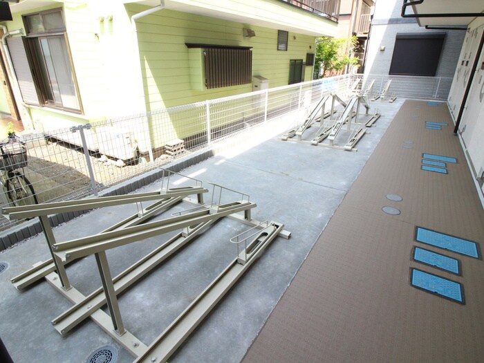 物件外観写真5　(駐輪場)