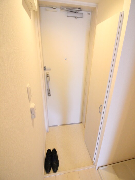 物件内観写真13　(玄関)