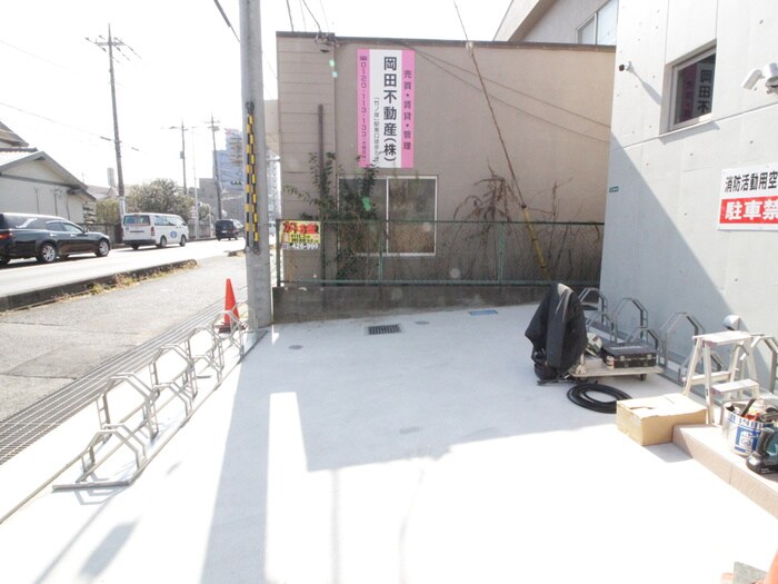 物件外観写真5　(駐輪場)