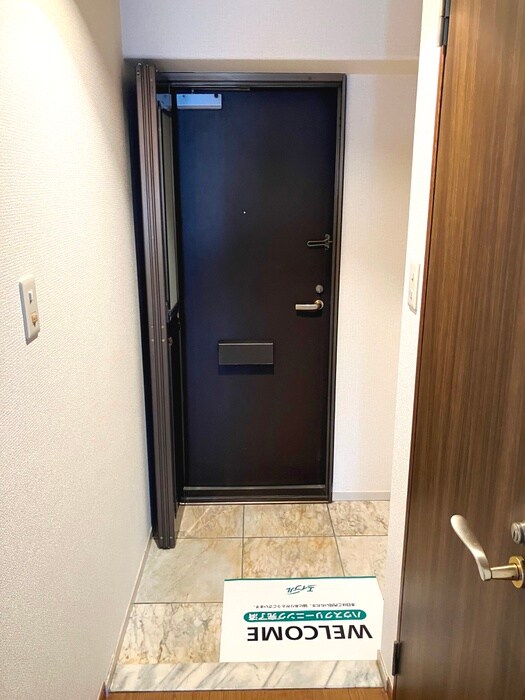 物件内観写真11　(玄関)