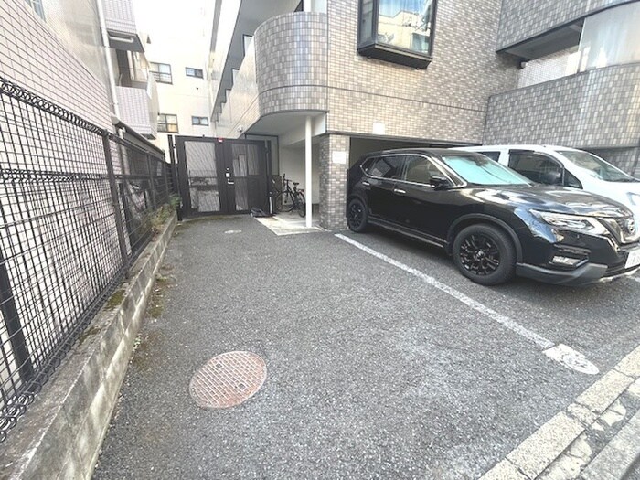 物件外観写真6　(駐車場)