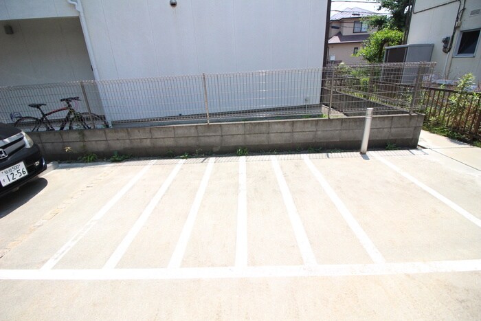 物件外観写真3　(駐輪場)