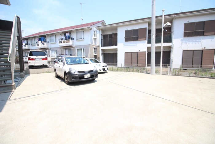 物件外観写真5　(駐車場)