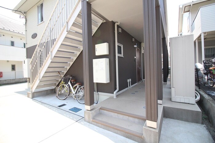 物件外観写真6　(エントランス部分)