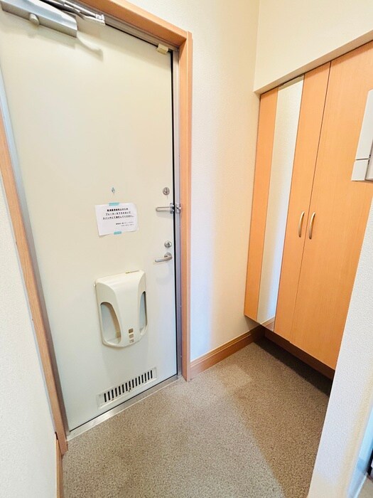 物件内観写真13　(玄関)