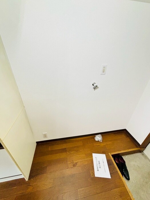 物件内観写真12　(洗濯機置場)