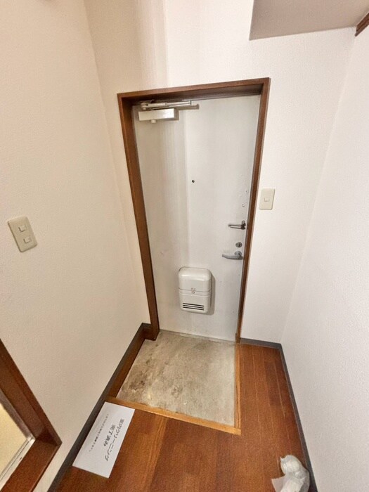 物件内観写真16　(玄関)