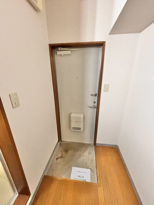 物件内観写真16　(玄関)