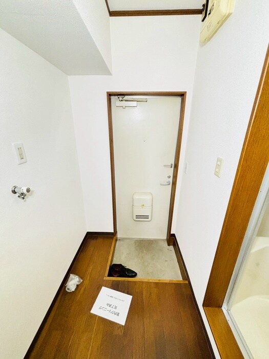 物件内観写真16　(玄関)