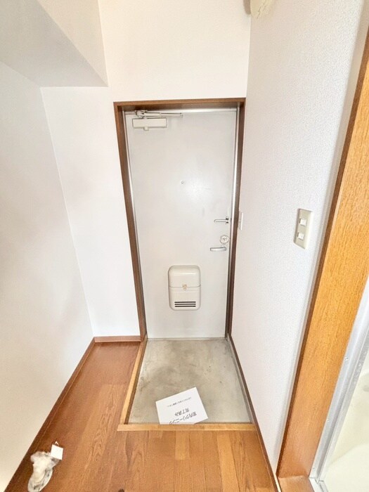物件内観写真16　(玄関)