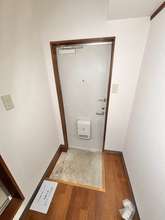 物件内観写真18　(玄関)