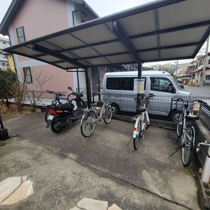 物件外観写真2　(駐輪場)