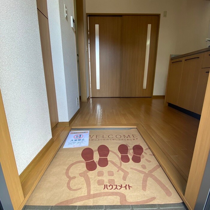 物件内観写真16　(玄関)