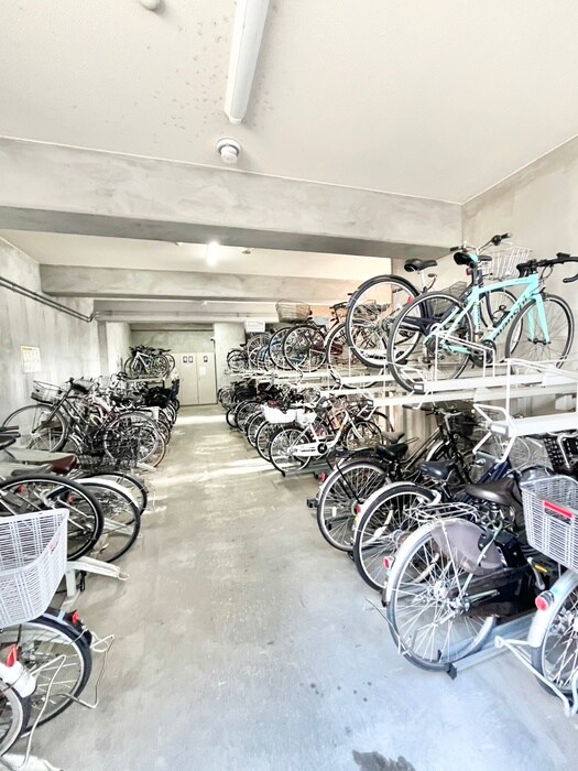 物件外観写真4　(駐輪場)