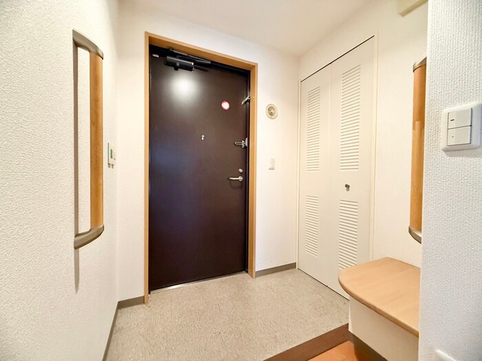 物件内観写真18　(玄関)