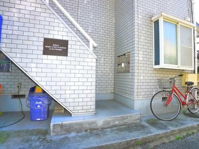 物件外観写真6　(エントランス部分)