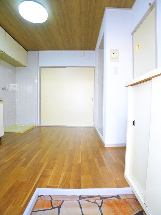 物件内観写真16　(玄関)