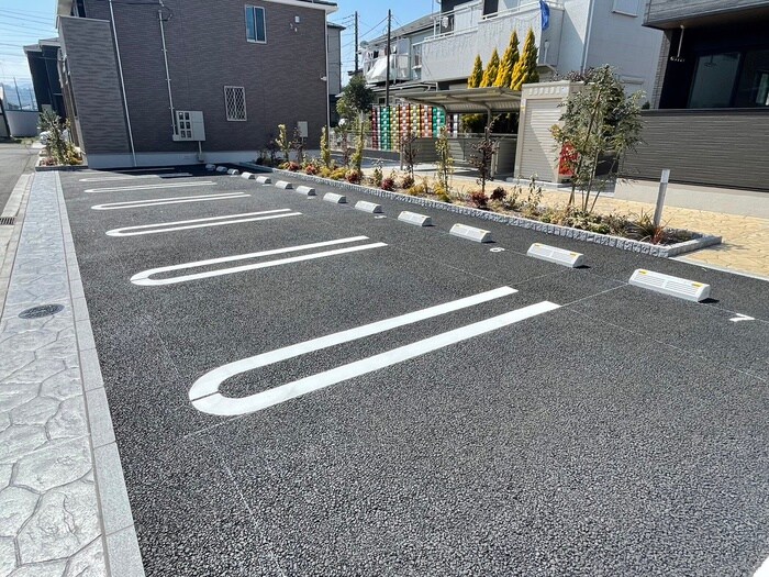 物件外観写真2　(駐車場)