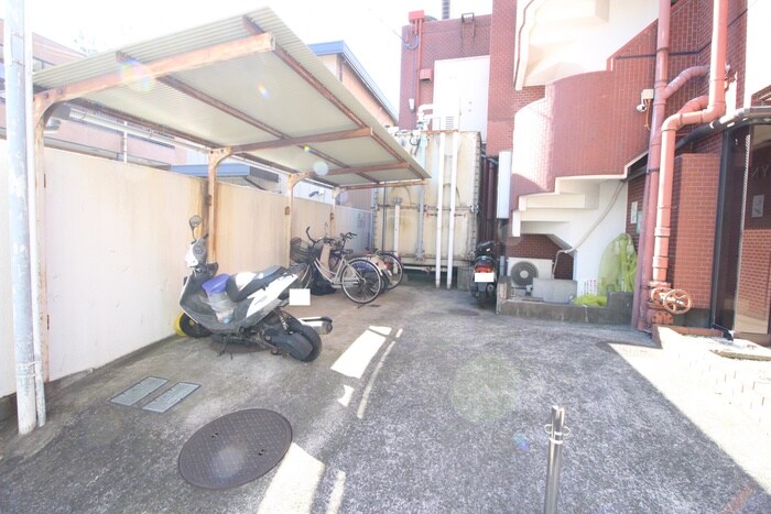 物件外観写真4　(駐輪場)