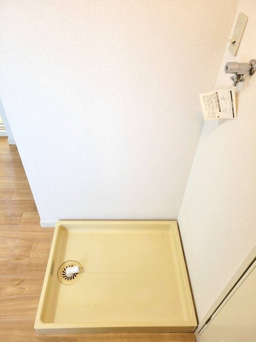 物件内観写真15　(洗濯機置場)