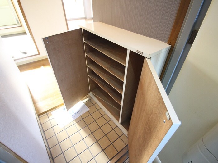 物件内観写真16　(玄関)