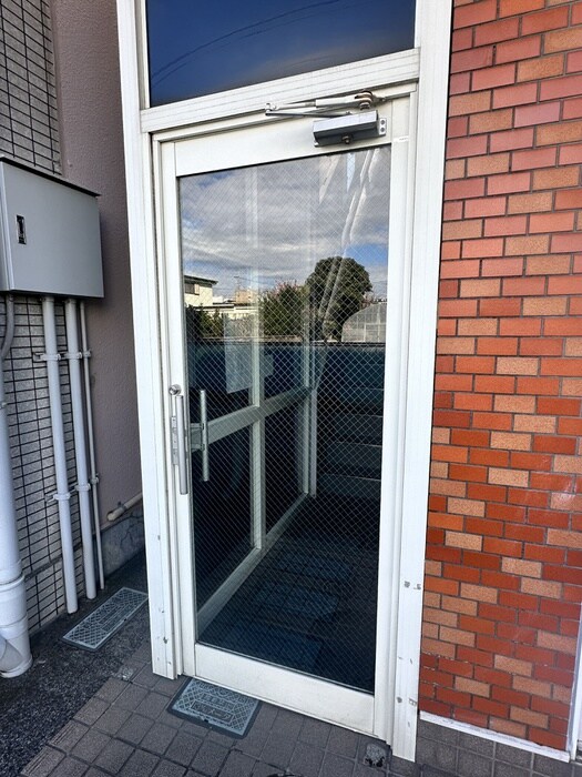 物件外観写真3　(エントランス部分)