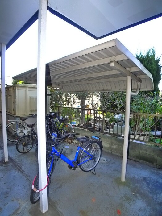 物件外観写真4　(駐輪場)