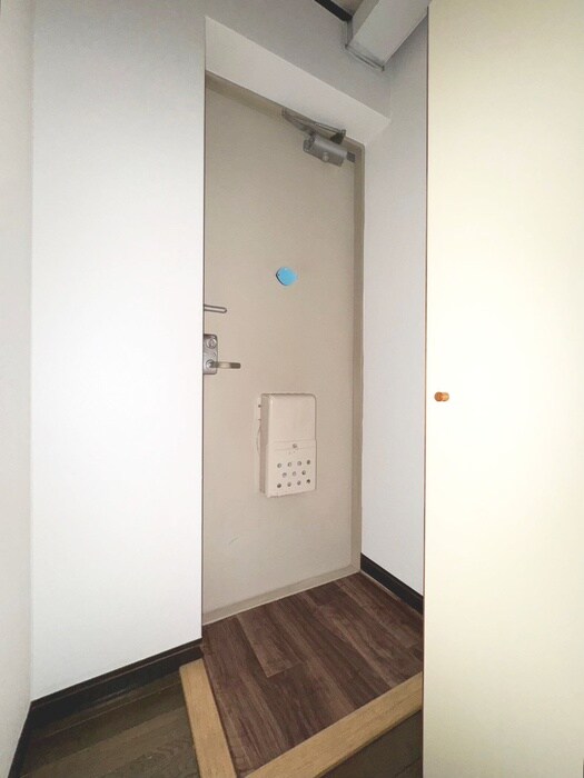 物件内観写真18　(玄関)