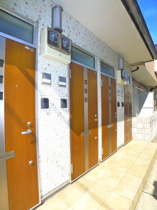 物件外観写真3　(エントランス部分)