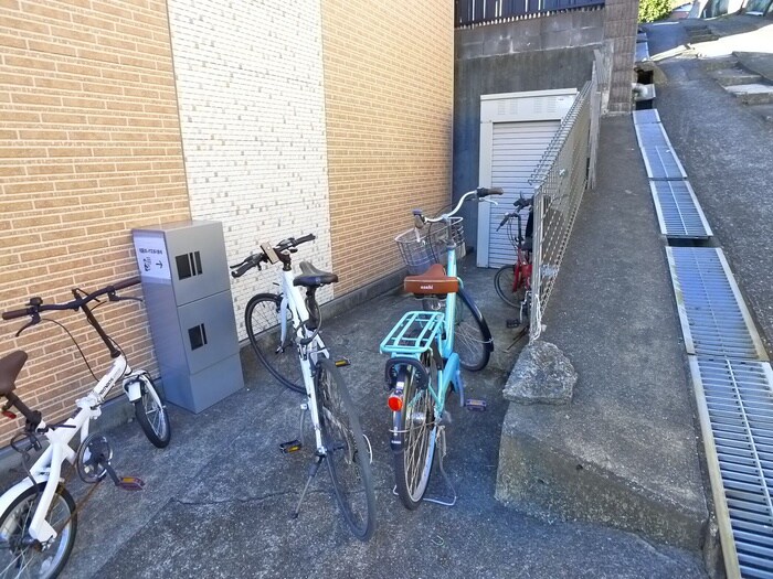 物件外観写真5　(駐輪場)