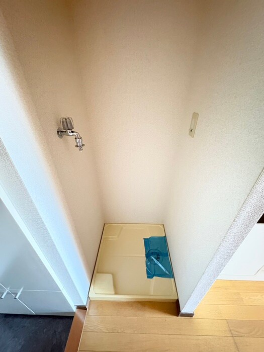 物件内観写真16　(洗濯機置場)