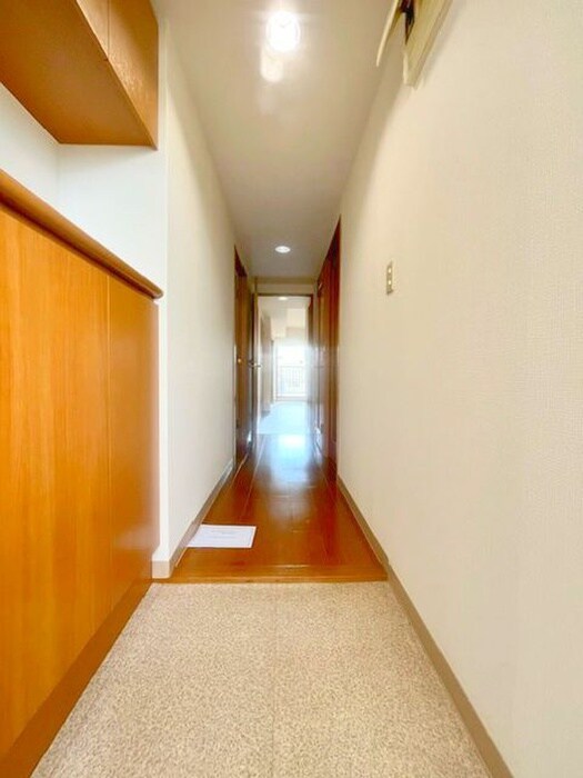 物件内観写真10　(玄関)