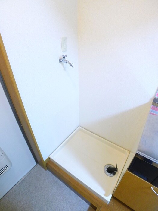 物件内観写真12　(洗濯機置場)