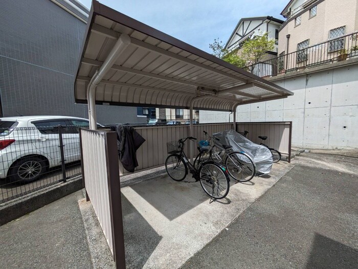 物件外観写真5　(駐輪場)