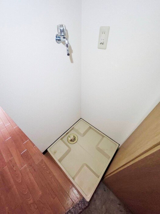 物件内観写真14　(洗濯機置場)