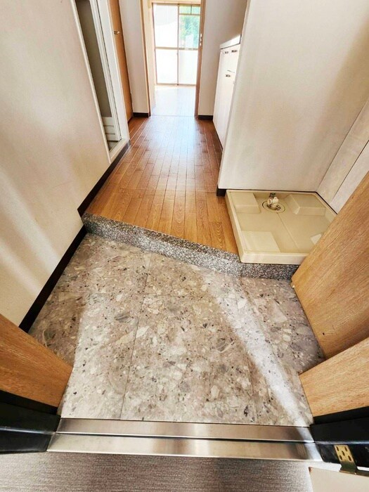 物件内観写真16　(玄関)