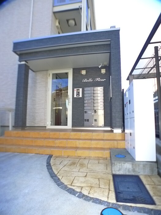 物件外観写真5　(エントランス部分)