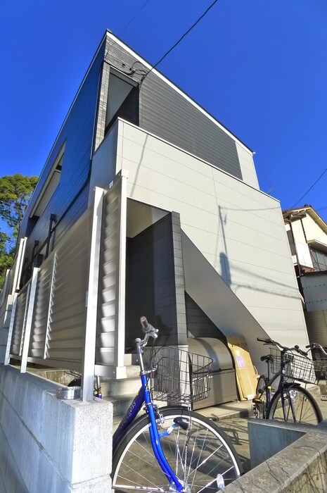 物件外観写真2　(エントランス部分)