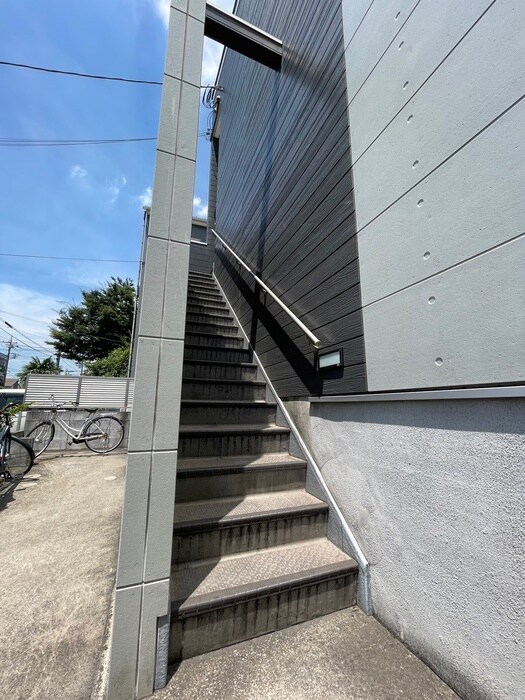 物件外観写真6　(エントランス部分)