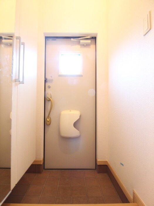 物件内観写真7　(玄関)