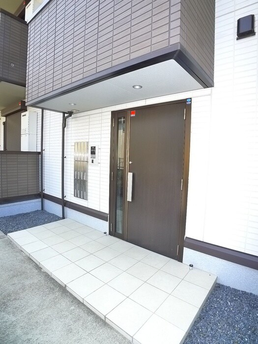 物件外観写真3　(エントランス部分)