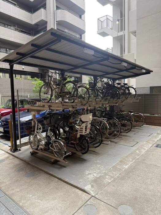 ﾅｲｽ・ｴｽ・ｱﾘｰﾅ川崎駅前通（401）の駐輪場