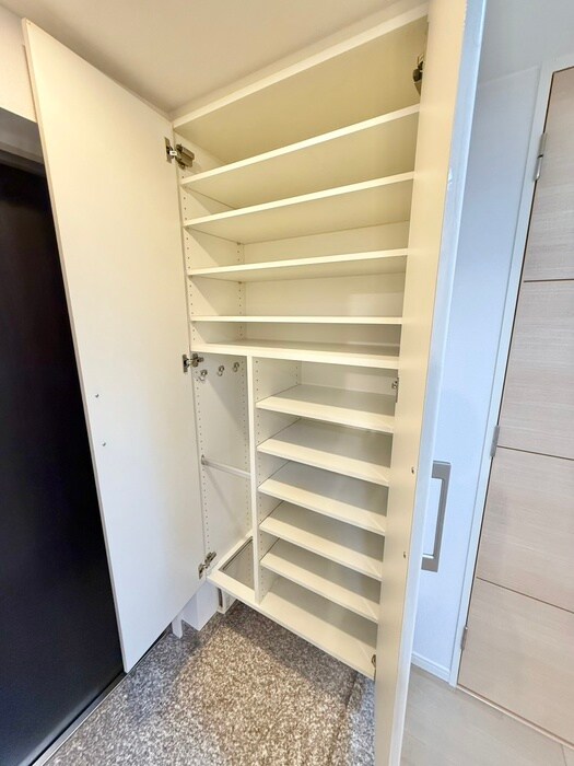 ﾅｲｽ・ｴｽ・ｱﾘｰﾅ川崎駅前通（401）の靴箱