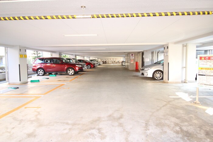 物件外観写真6　(駐車場)