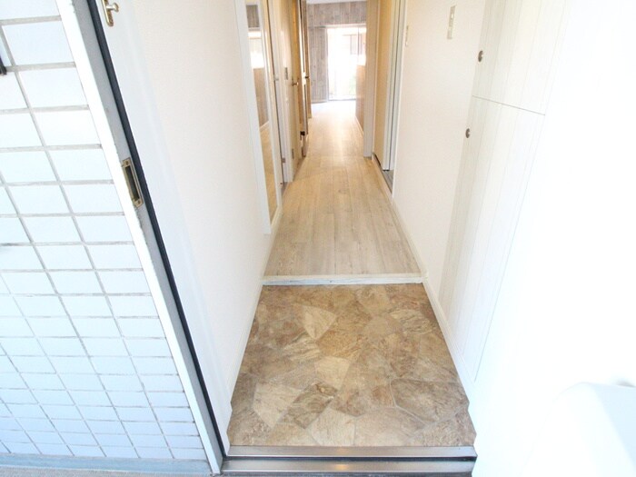 物件内観写真17　(玄関)