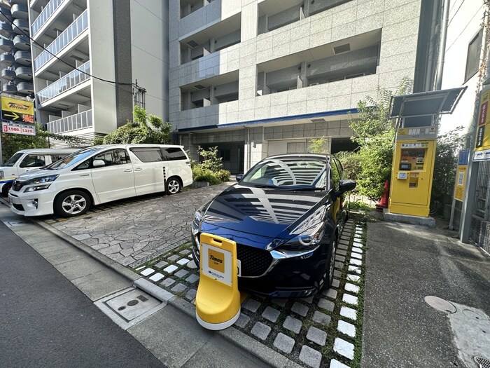 物件外観写真2　(駐車場)