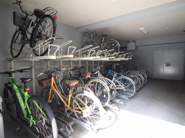 物件外観写真5　(駐輪場)