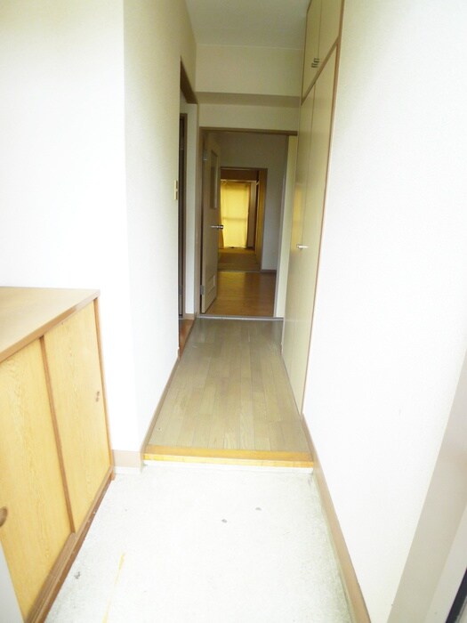 物件内観写真14　(玄関)
