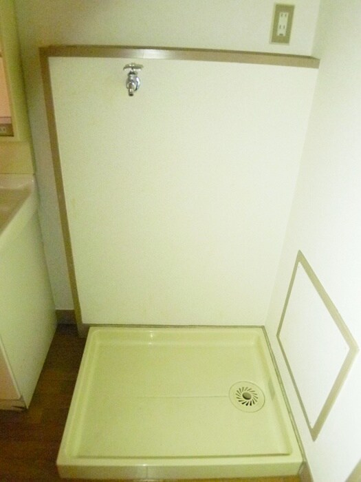 物件内観写真17　(洗濯機置場)