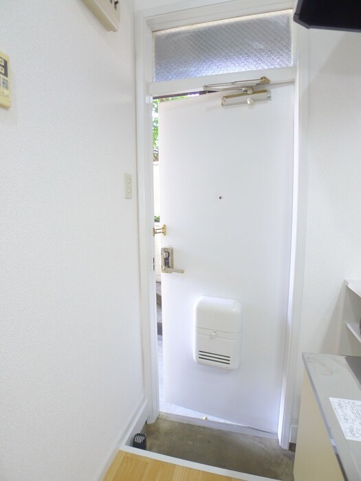 物件内観写真16　(玄関)